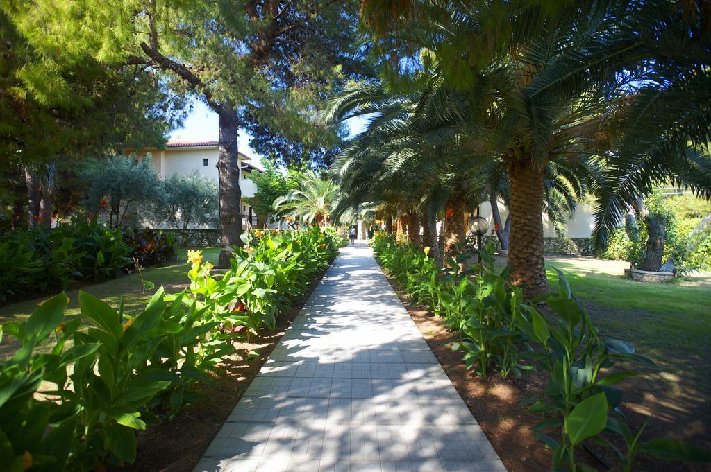 Portes Beach Hotel Nea Poteidaia Exterior foto